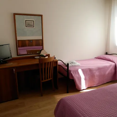 Отель Continental 3*
