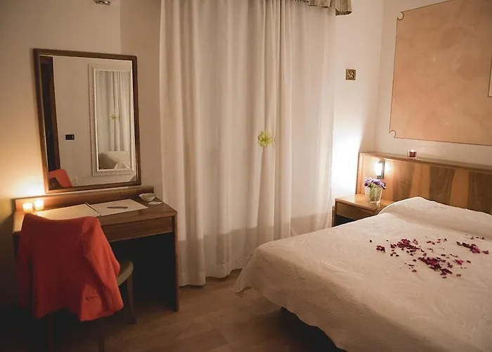 Отель Continental 3*