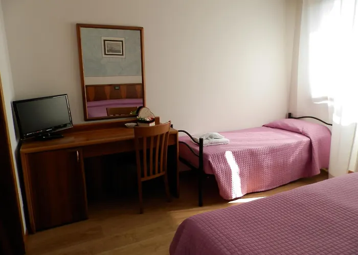 Отель Continental 3*