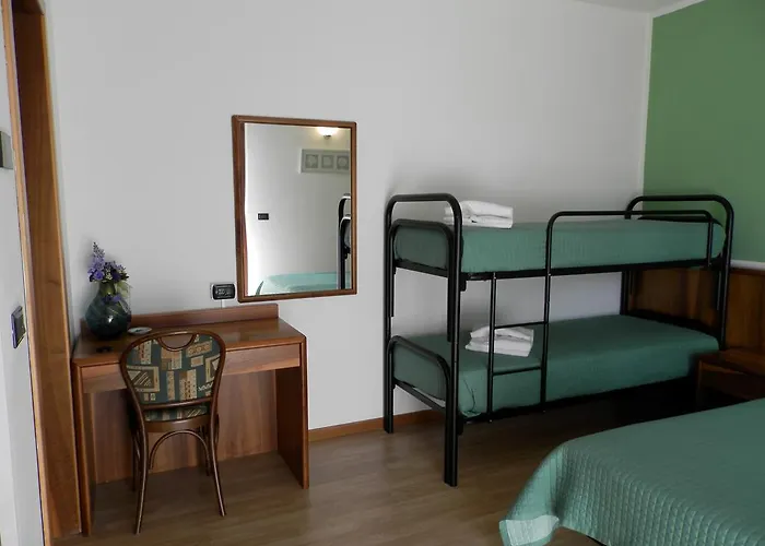 Отель Continental 3*