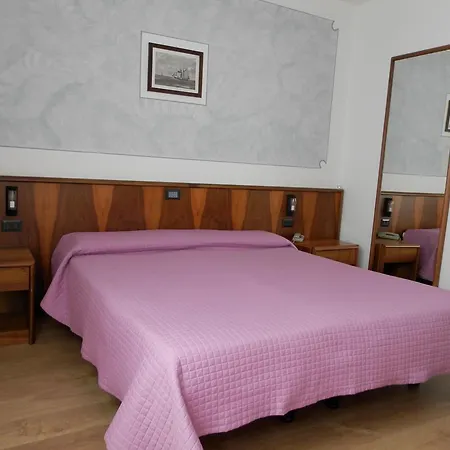 Continental Hotel 3*